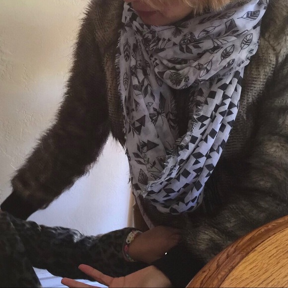 Scarf bundle - Picture 6 of 6